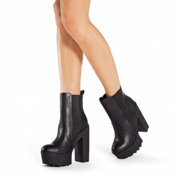 JustFab Black Ankle Boots - Picture 14 of 15